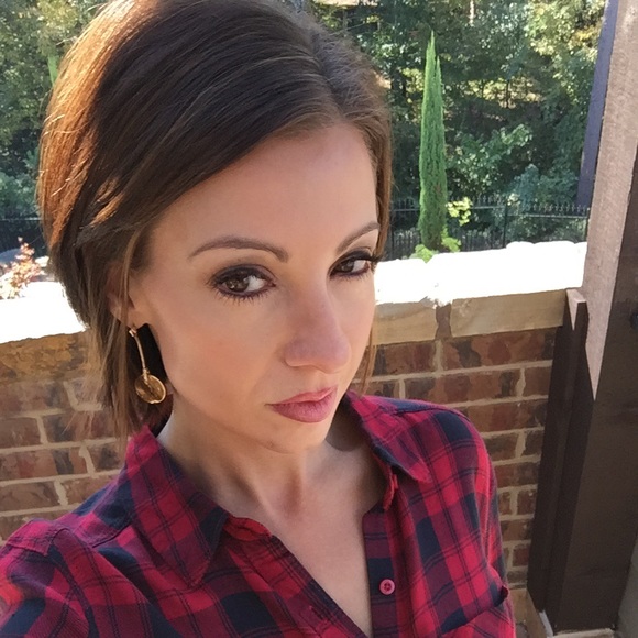 Meet your Posher, Meredith - Picture 1 of 2